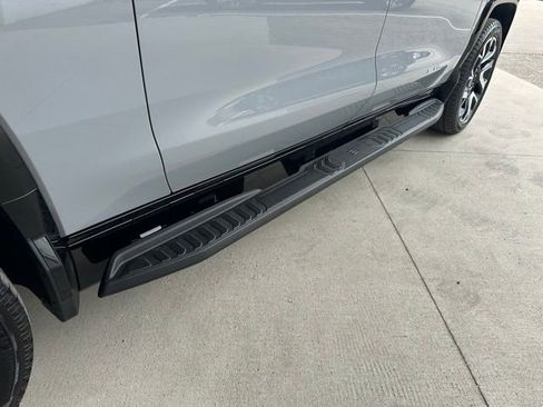 Used 2025 Chevrolet Silverado EV RST AWD/4WD image 15