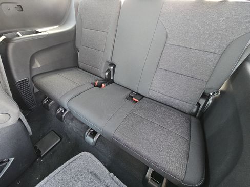 New 2026 Chevrolet Traverse LT w/ Sun and Wheel Package FWD image 21