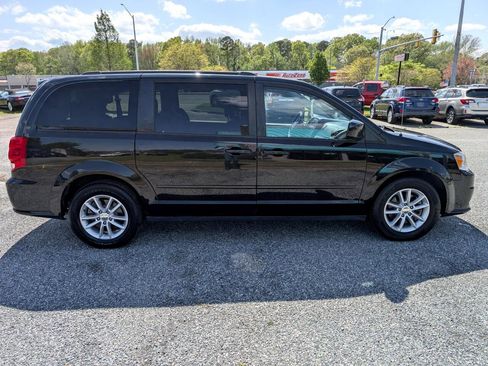 Used 2015 Dodge Grand Caravan SXT image 9