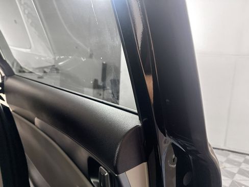 Used 2024 Kia Carnival LX image 25