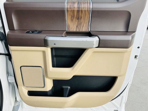 Used 2020 Ford F150 Lariat w/ Trailer Tow Package image 29