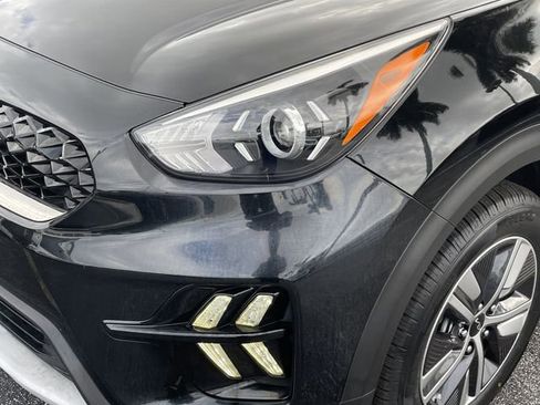 Certified 2022 Kia Niro EX image 6