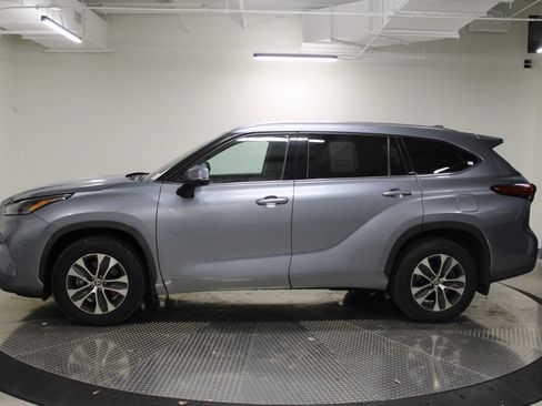 Used 2021 Toyota Highlander XLE image 5