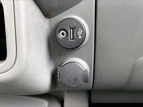 Used 2019 Nissan Frontier SV image 36