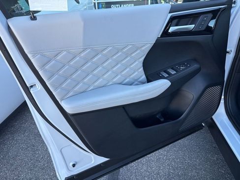 New 2025 Mitsubishi Outlander SEL image 28