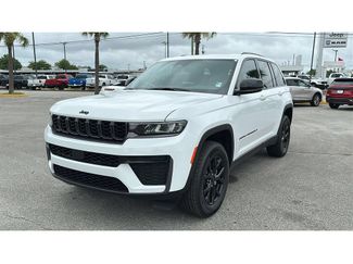New 2026 Jeep Grand Cherokee Altitude RWD video 1