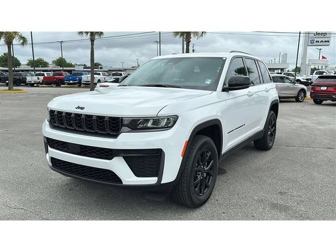 New 2026 Jeep Grand Cherokee Altitude RWD image 1