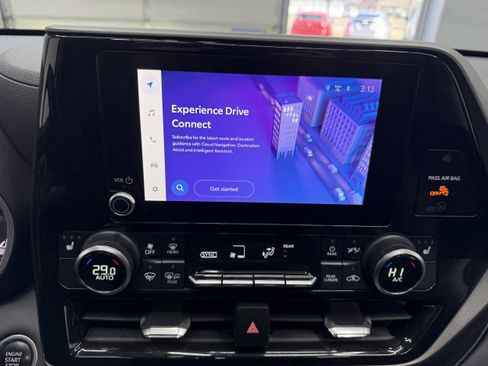 Used 2024 Toyota Highlander XLE image 20