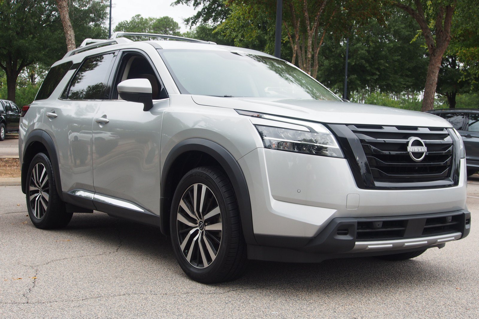 Used 2024 Nissan Pathfinder Platinum AWD/4WD image 1