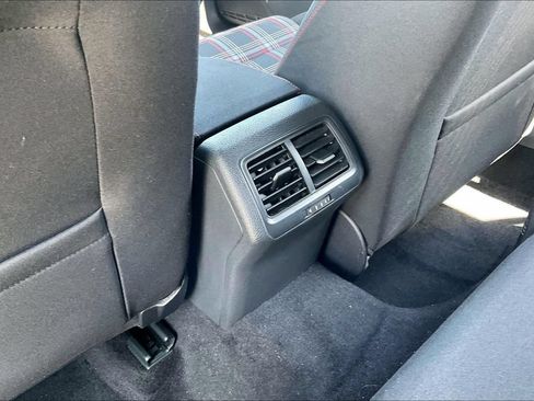 Used 2017 Volkswagen GTI SE FWD image 10
