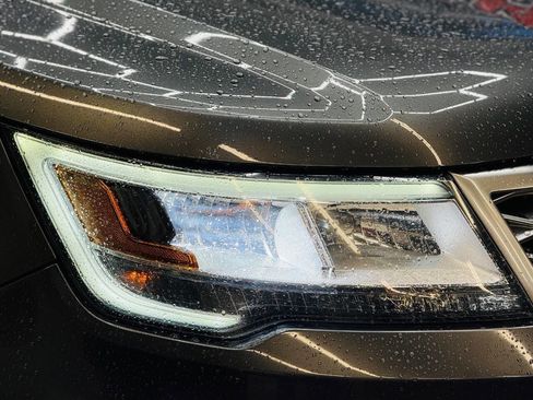 Used 2016 Ford Explorer Platinum image 22