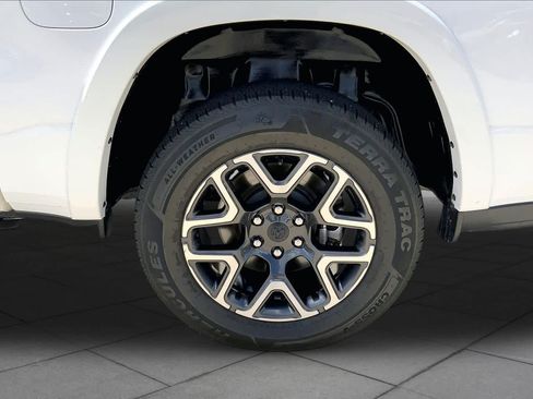 Used 2025 RAM 1500 Laramie w/ Laramie Southwest Edition AWD/4WD image 11
