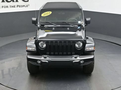 Used 2023 Jeep Wrangler Unlimited Sahara AWD/4WD image 59
