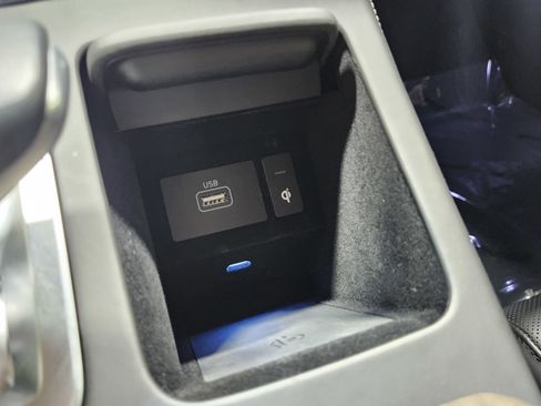 Used 2021 Genesis G90 3.3T Premium image 11