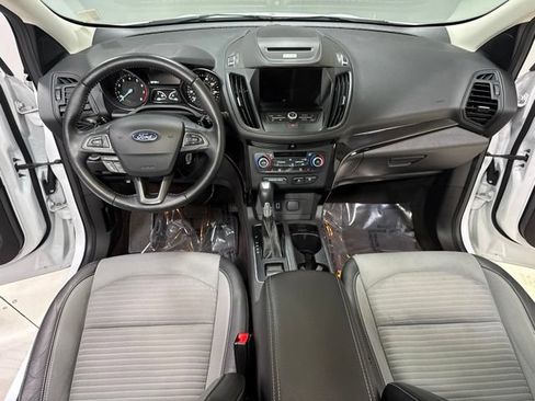 Used 2018 Ford Escape SE w/ SE Sport Appearance Package FWD image 2