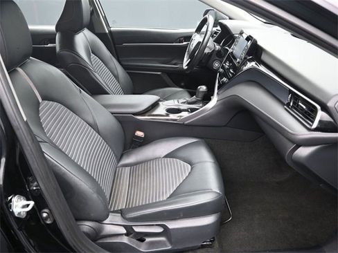 Used 2024 Toyota Camry SE image 9