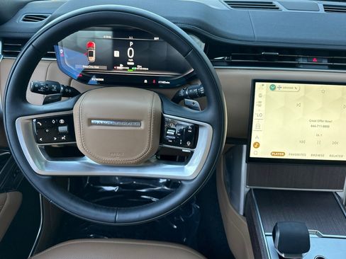 Used 2025 Land Rover Range Rover SE image 29