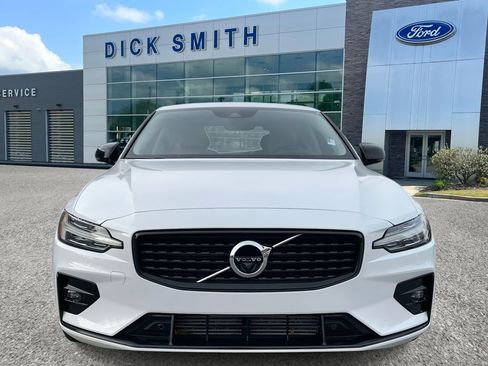 Used 2021 Volvo S60 T5 Momentum w/ Advanced Package image 2