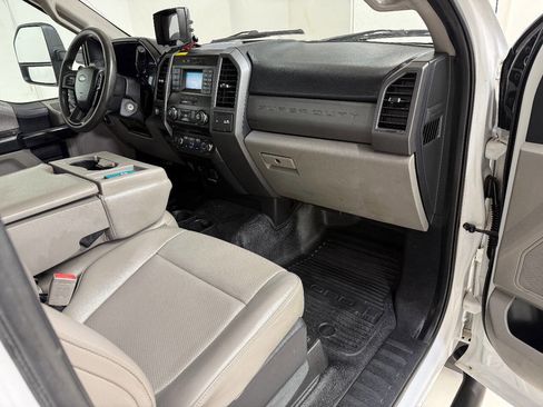 Used 2018 Ford F550 4x4 Regular Cab Super Duty image 24