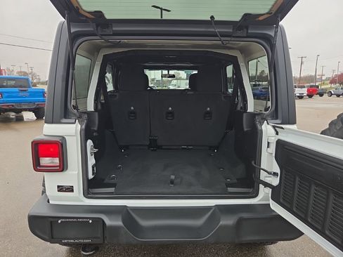 Certified 2023 Jeep Wrangler Willys image 5