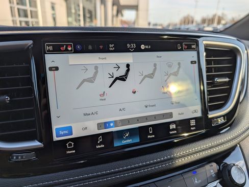 New 2026 Chrysler Pacifica Select image 24