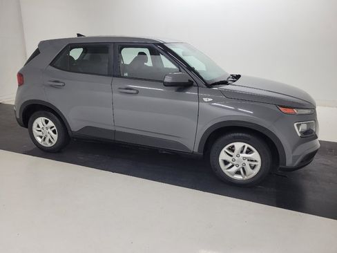 Used 2021 Hyundai Venue SE FWD image 11