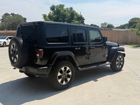 Used 2022 Jeep Wrangler Unlimited Sahara AWD/4WD image 5