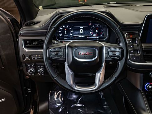Used 2024 GMC Yukon XL SLT w/ SLT Luxury Package image 14