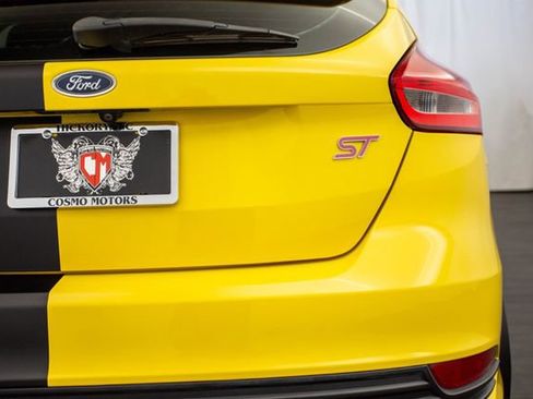 Used 2017 Ford Focus ST w/ Equipment Group 402A FWD image 39