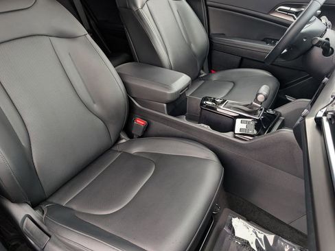 Certified 2025 Kia Sportage EX FWD image 22