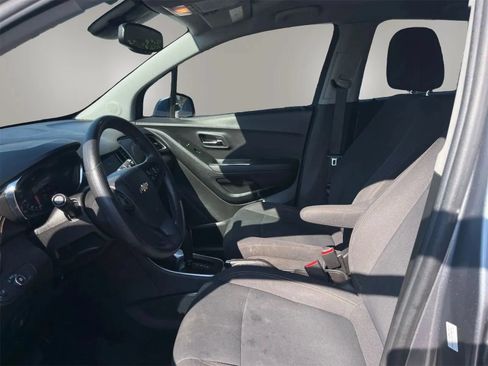 Used 2020 Chevrolet Trax LS w/ Tint and Cruise Package FWD image 10