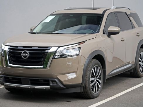 Used 2024 Nissan Pathfinder Platinum FWD image 50