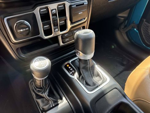 Used 2020 Jeep Wrangler Unlimited Sahara AWD/4WD image 26