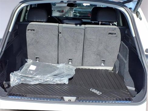 Used 2025 Audi Q5 Premium w/ Convenience Package image 10