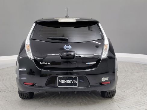 Used 2015 Nissan Leaf SL w/ Premium Package image 8