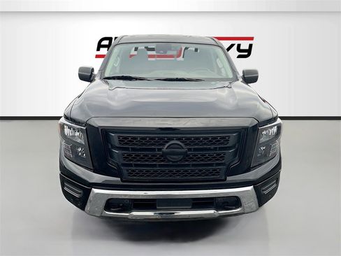 Used 2023 Nissan Titan SV w/ SV Convenience Package image 2