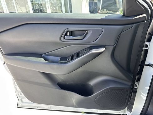 Used 2024 Nissan Rogue S AWD/4WD image 39