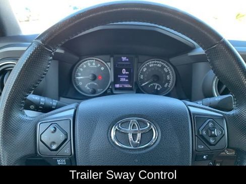 Used 2017 Toyota Tacoma TRD Sport image 16