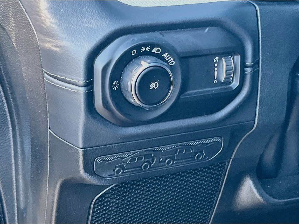 Used 2026 Jeep Wrangler Unlimited Sahara AWD/4WD image 10