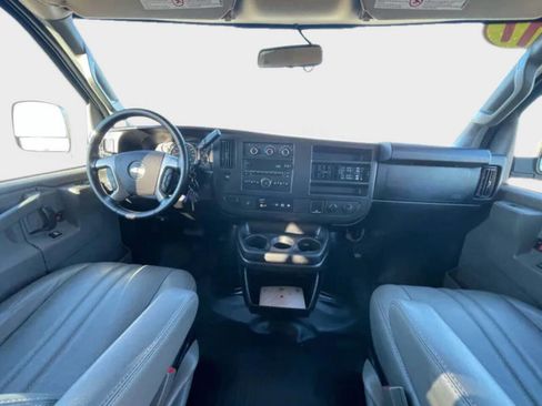 Used 2017 Chevrolet Express 3500 LS image 7