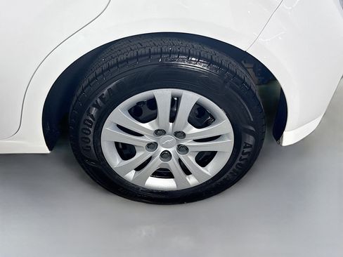 Used 2020 Chevrolet Sonic LT image 37