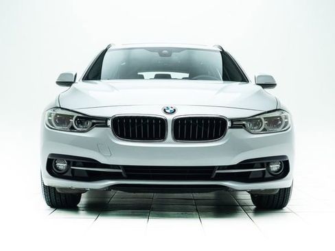 Used 2018 BMW 330i xDrive Wagon AWD/4WD image 6