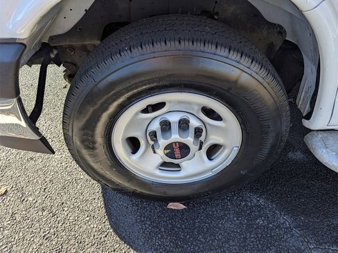 Used 2024 GMC Savana 2500 w/ Driver Convenience Package image 21