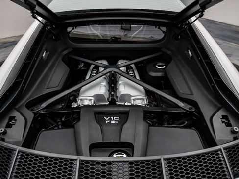 Used 2018 Audi R8 V10 image 3