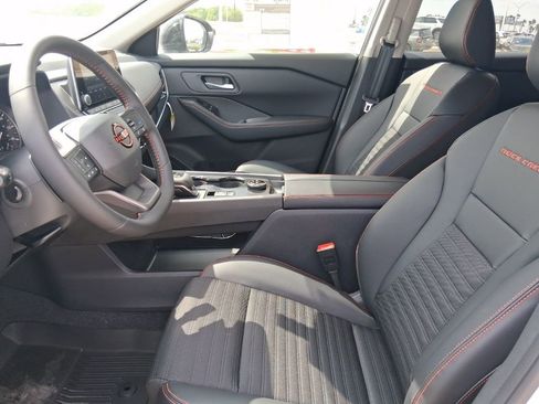 New 2026 Nissan Rogue SV AWD/4WD image 25