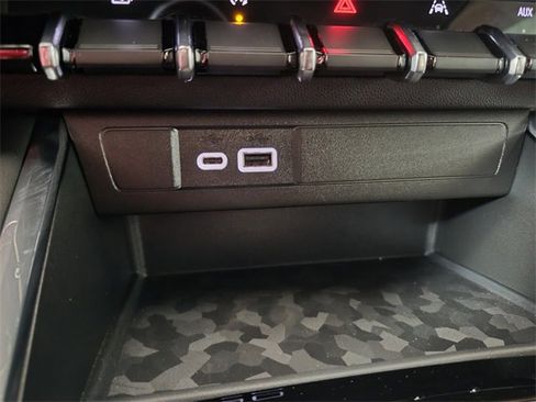 Used 2026 GMC Canyon AT4 image 24