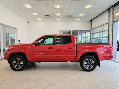 Used 2017 Toyota Tacoma TRD Sport w/ Premium & Technology Package AWD/4WD image 6