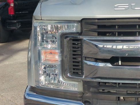 Used 2019 Ford F250 XLT w/ FX4 Off-Road Package image 9