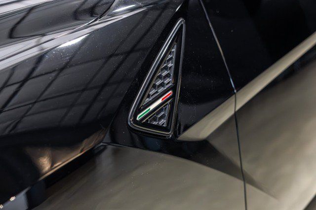 Used 2022 Lamborghini Urus AWD/4WD image 25