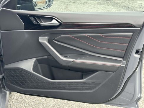 Certified 2022 Volkswagen Jetta GLI Autobahn w/ GLI Black Package image 9